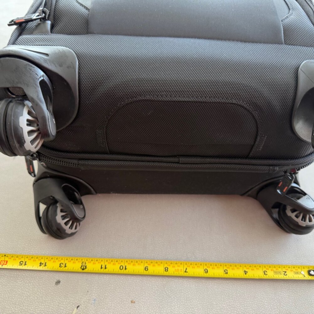 Samsonite 4-Wheel Spinner Suitcase, Frequent Flyer, Soft Nylon - Picture 4 of 11